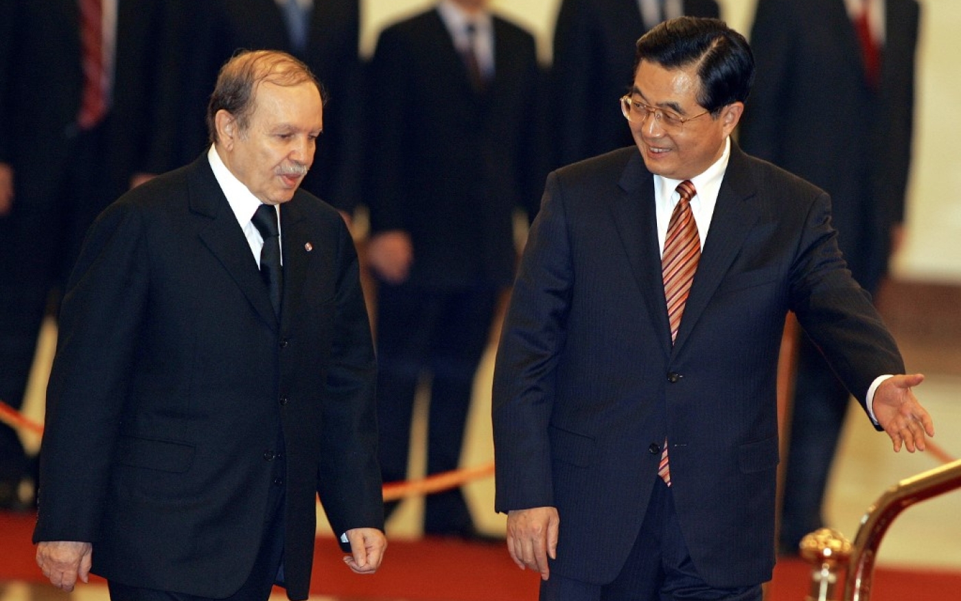 Le président algérien Abdelaziz Bouteflika et le président chinois Hu Jintao le 6 novembre 2006 à Beijing (AFP)
