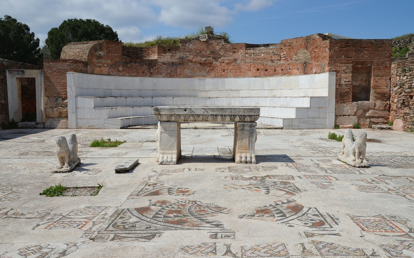 Les ruines d’une synagogue du IIIe siècle à Sardes, en Turquie (WikiCommons/Carole Raddato)
