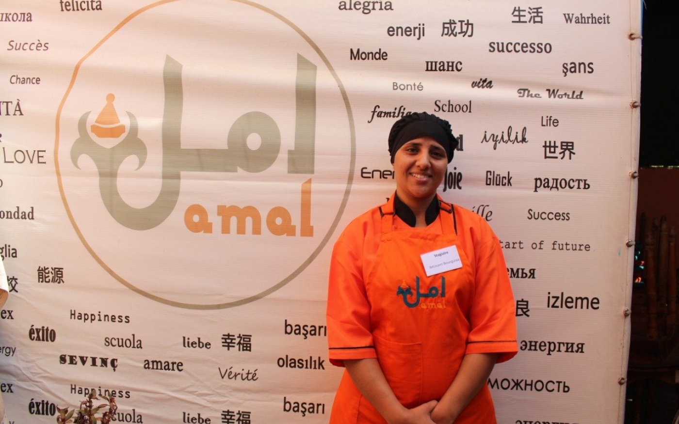 Ibtissam est diplômée du programme de formation Amal et travaille maintenant comme chef (Amal Training Centre and Restaurant)