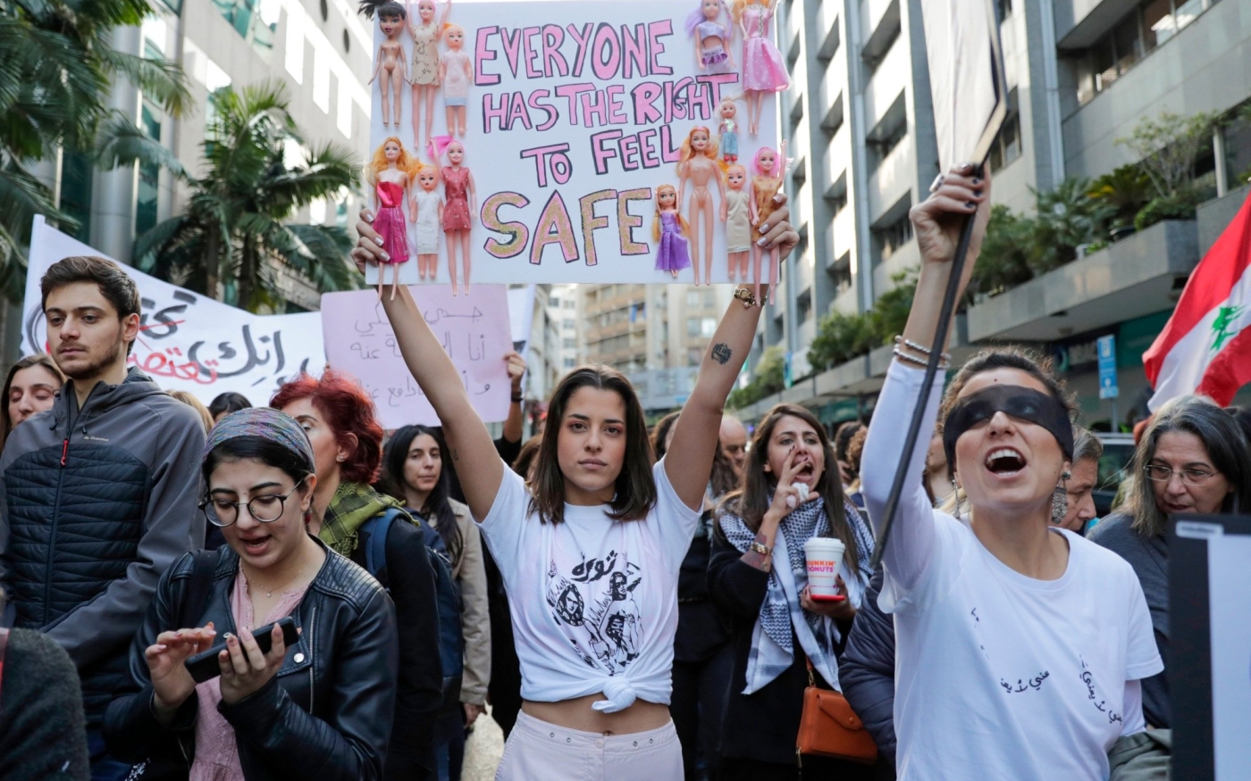 Les activistes participent à une manifestation contre le harcèlement sexuel, le viol et les violences domestiques dans la capitale libanaise, Beyrouth, le 7 décembre 2019 (AFP)