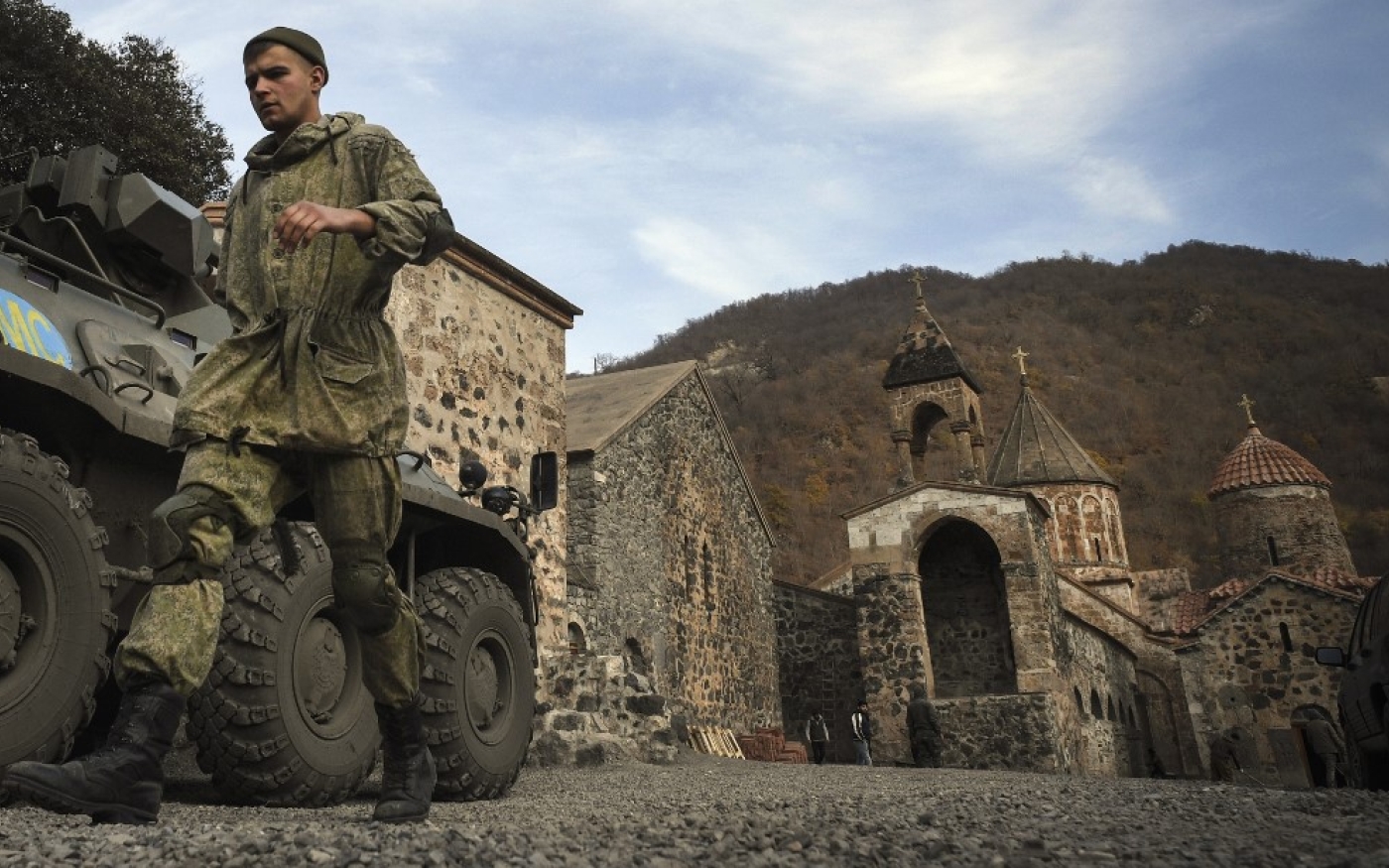 Les soldats de la paix russes sont arrivés dimanche au monastère de Dadivank (AFP)