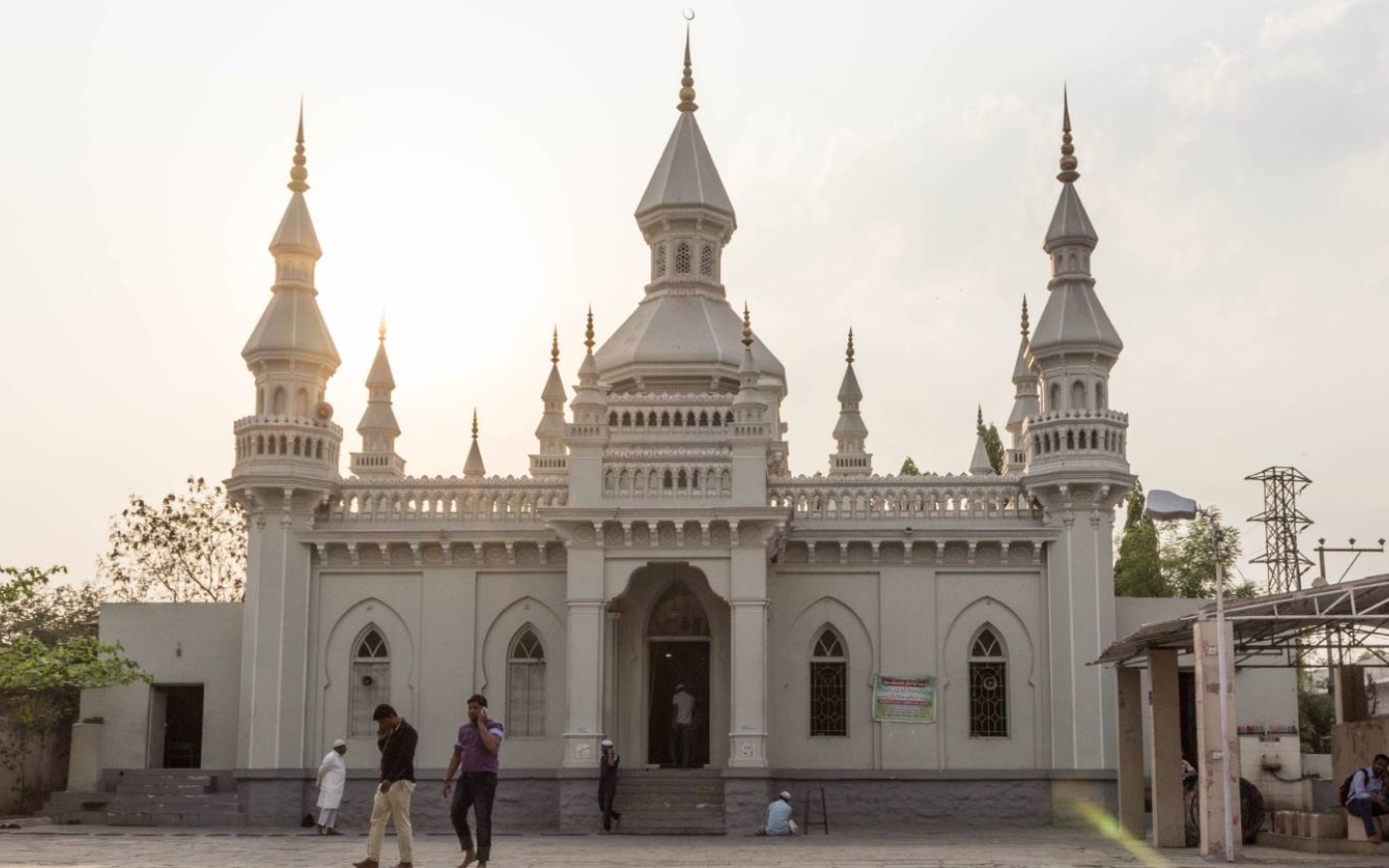 La Mosquée espagnole d’Hyderabad offre un lieu de culte à la communauté musulmane de Secunderabad et peut accueillir 3 000 fidèles à la fois (Sriharsha/Creative Commons)