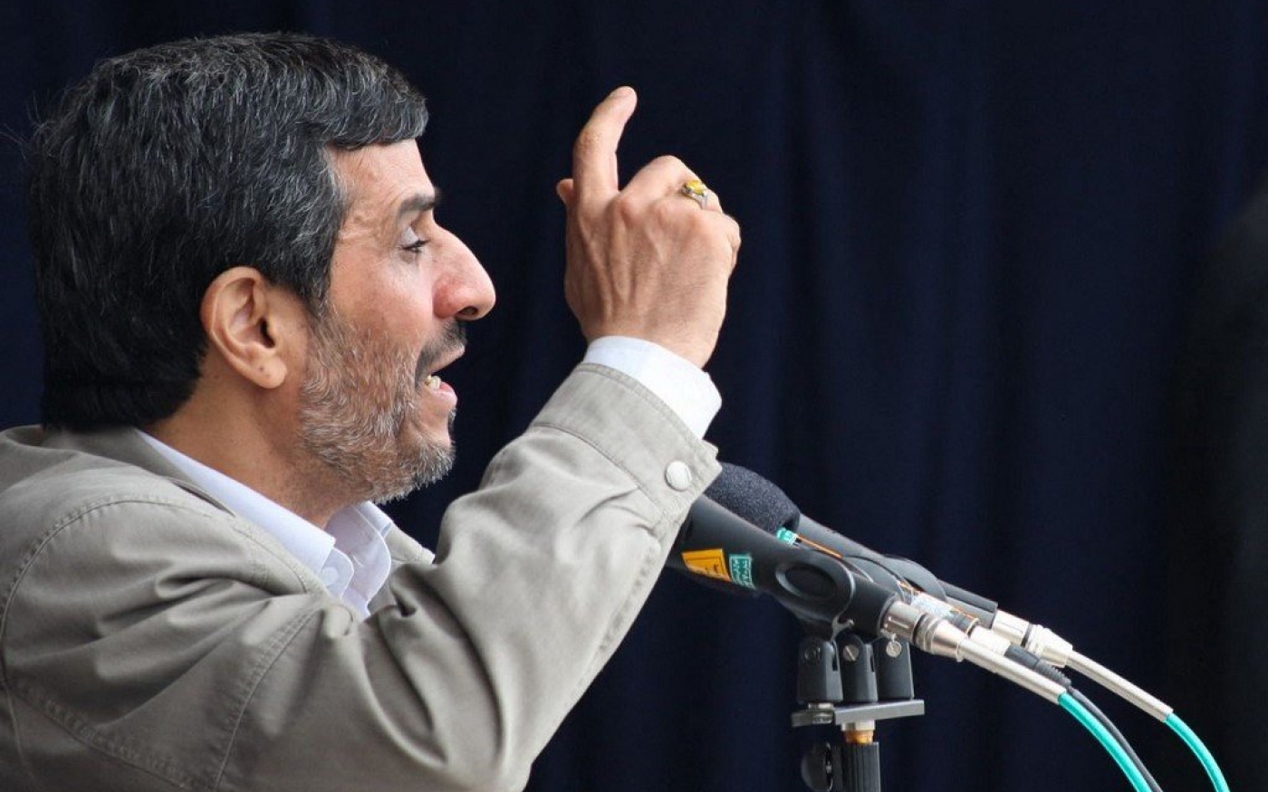 L’ancien président iranien Mahmoud Ahmadinejad s’exprime à Ardabil en 2011 (AFP/présidence iranienne)