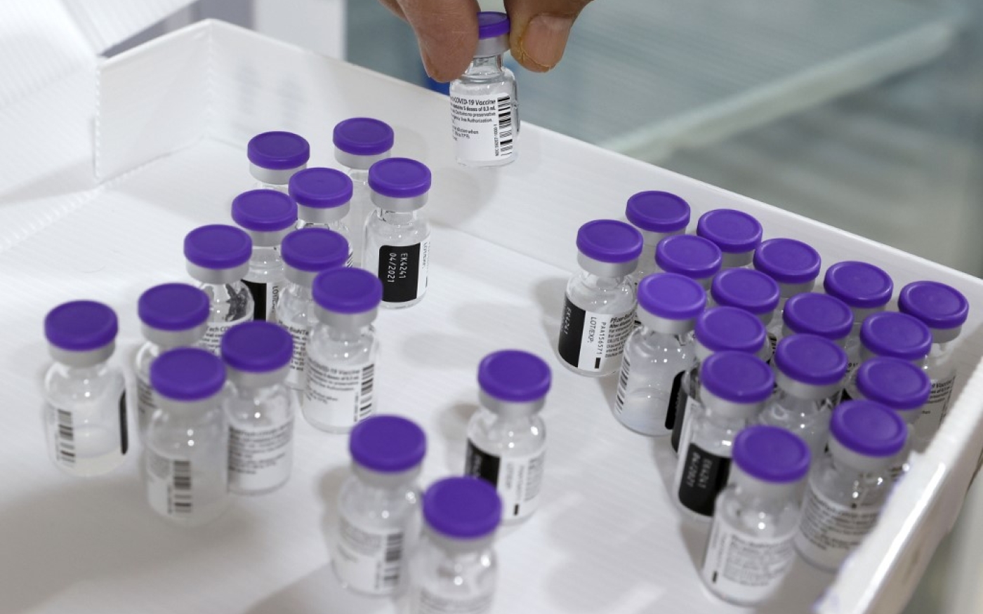 Des doses du vaccin contre le COVID-19 photographiées dans une succursale de l’organisation israélienne Clalit, le 4 janvier (AFP)