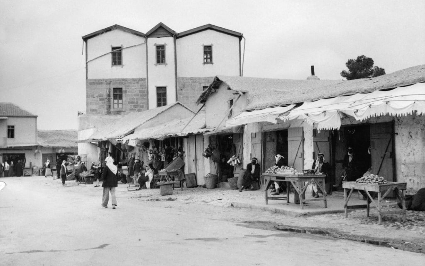 Photo publiée en 1938 d’une rue de Jéricho durant la grande révolte arabe (AFP)