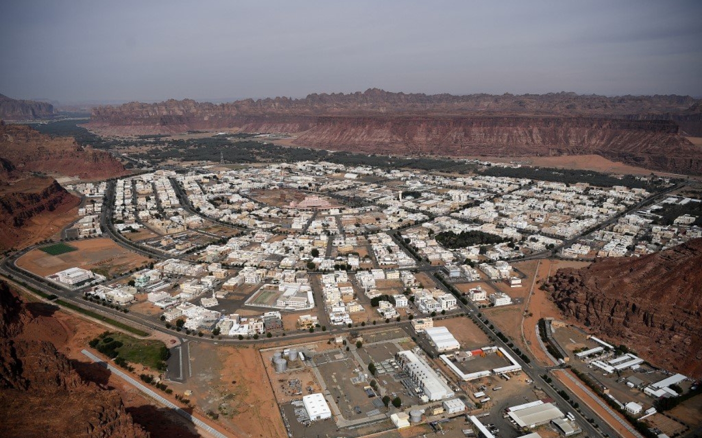 La ville d’al-‘Ula lors du Dakar 2021 en Arabie Saoudite, le 13 janvier (AFP)