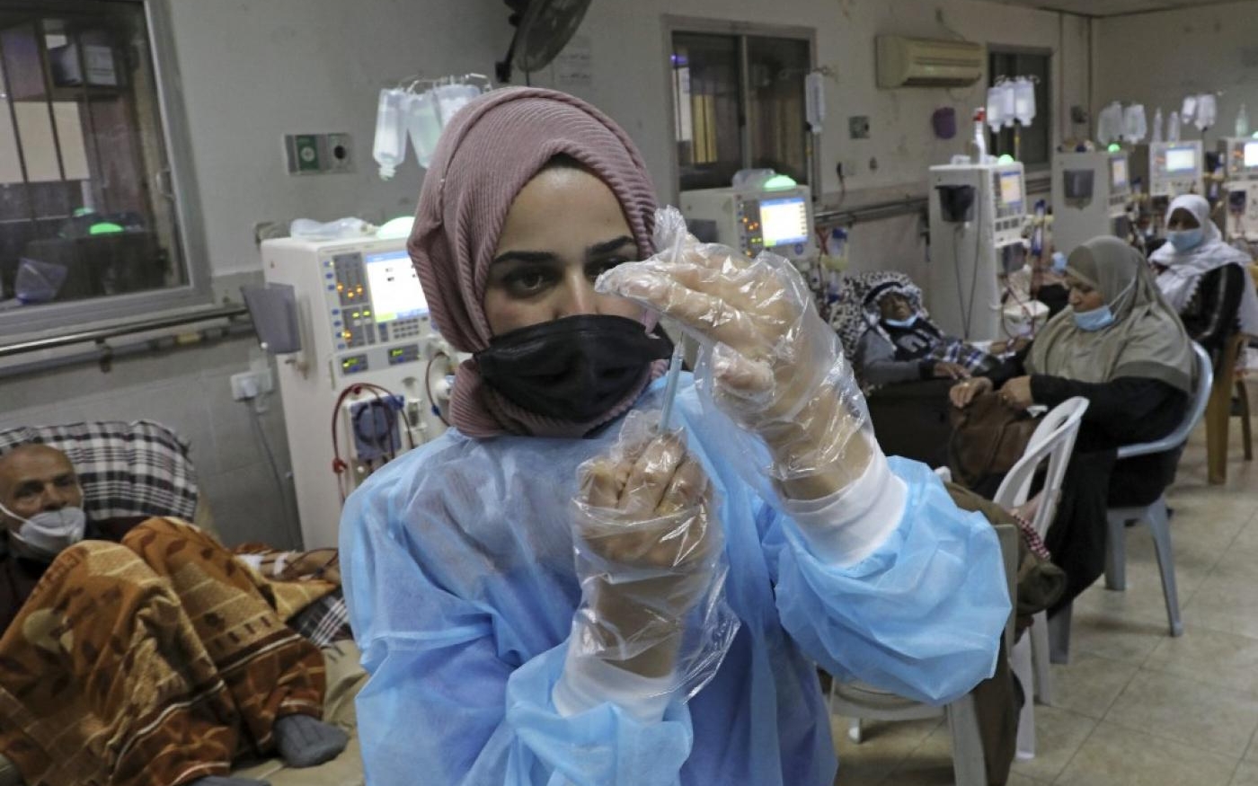 Pour les Palestiniens qui vivent en Cisjordanie occupée et dans Gaza sous blocus israélien, la campagne de vaccination est bien à la peine (AFP)