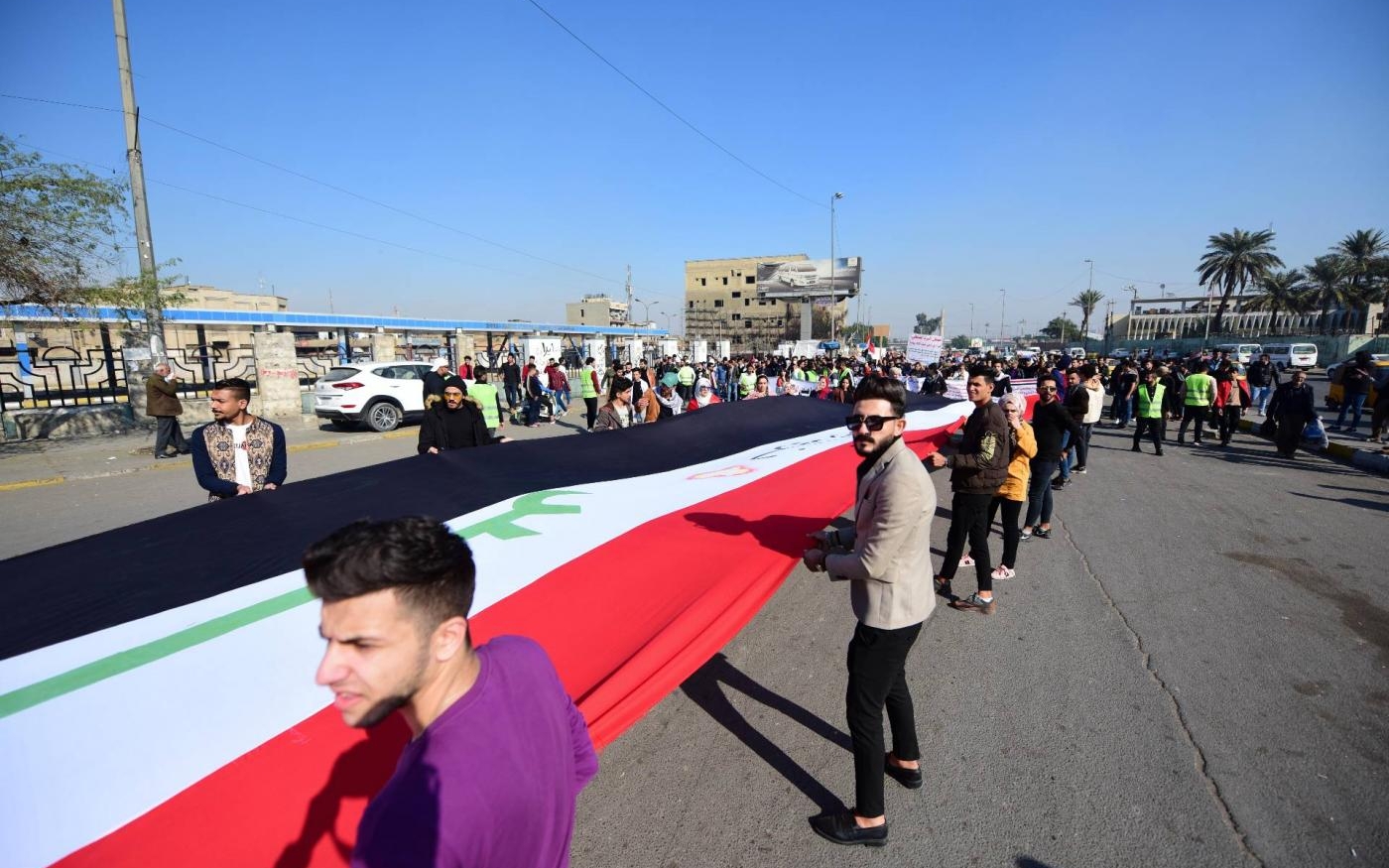 Des manifestants ont envahi à plusieurs reprises les rues de Bagdad en signe de protestation, comme sur cette photo de janvier 2020 (MEE/Murtaja Jasim)
