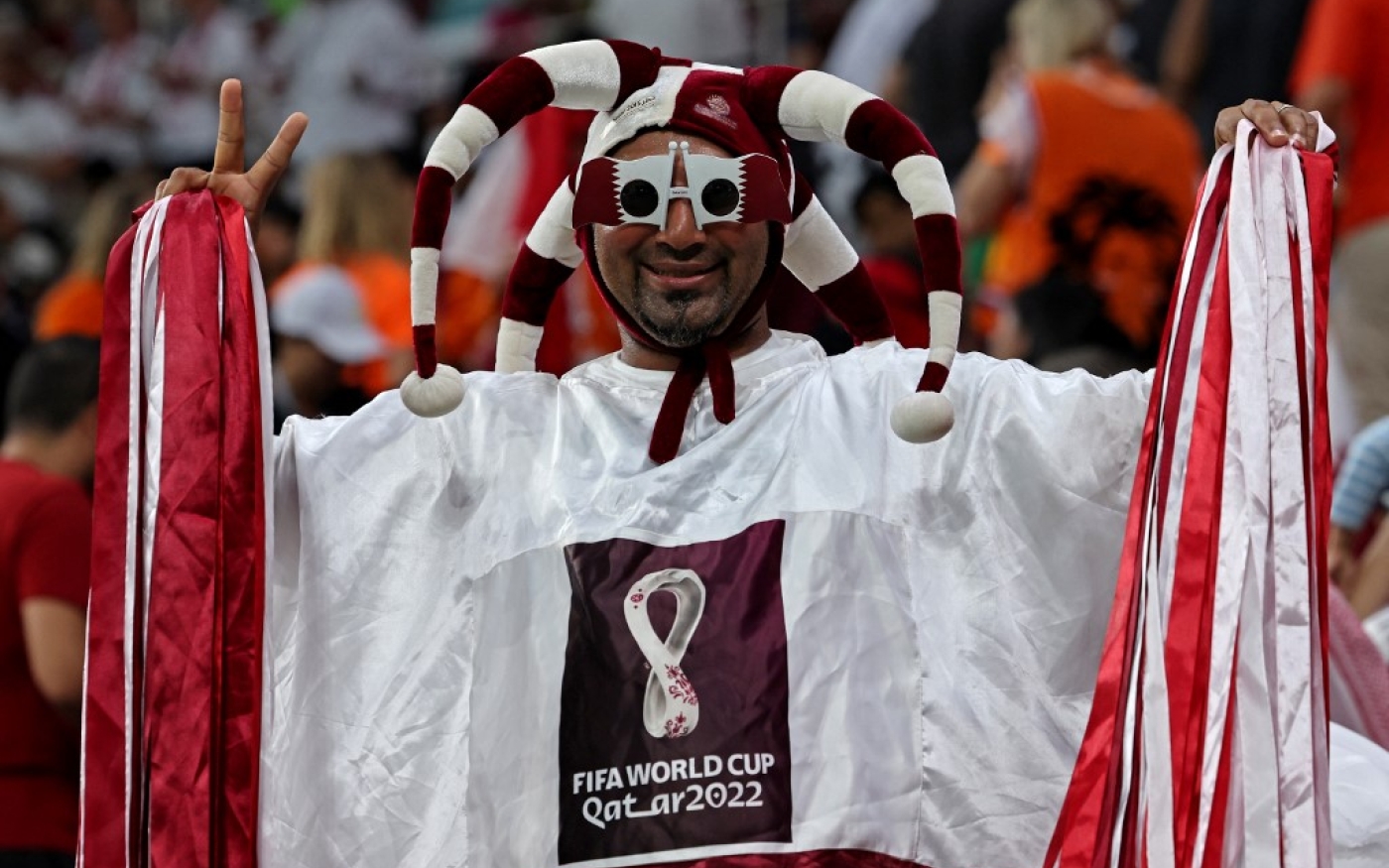 Un supporter qatari à Doha, pendant la Coupe du monde, le 29 novembre 2022 (AFP/Giuseppe Cacace)
