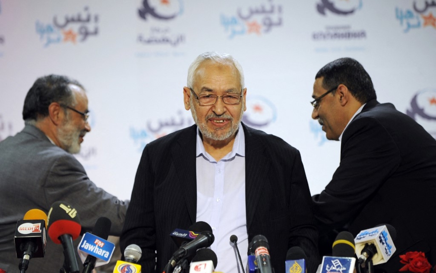 Le fondateur du parti islamiste tunisien Ennahdha, Rached Ghannouchi, prend la parole lors d’une conférence de presse à Tunis, le 28 octobre 2011. Son mouvement a remporté 89 des 217 sièges lors des élections constituantes de cette année-là (AFP/Fethi Belaid)