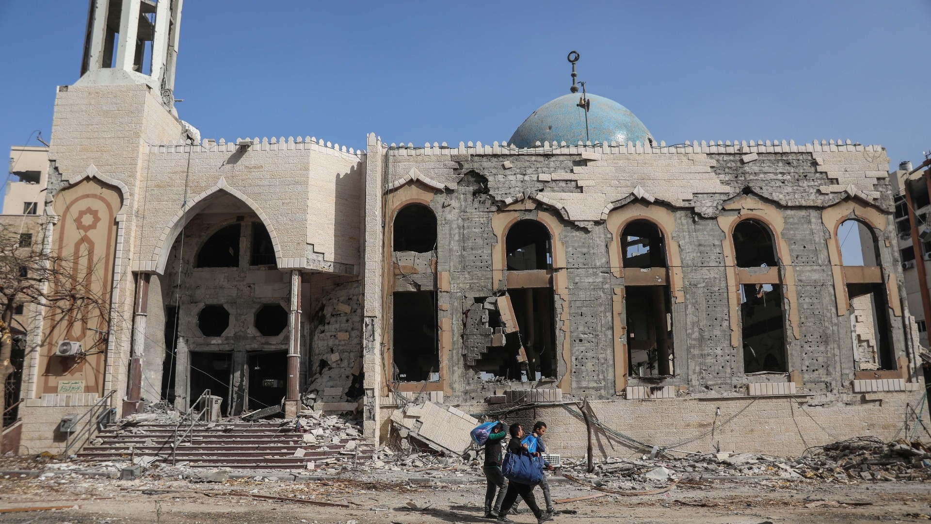 A damaged mosque pictured inGaza City as a result of Israeli air strikes, 24 November 2023 (MEE) 