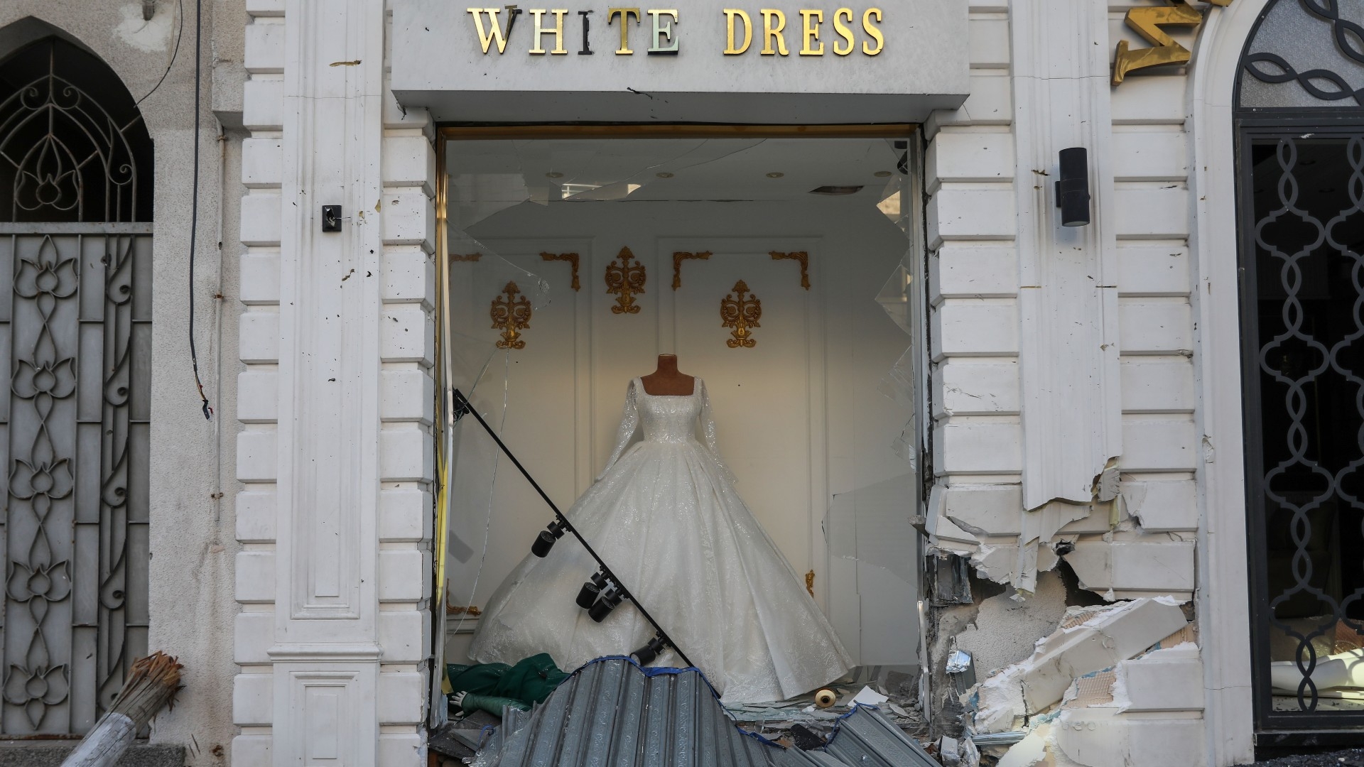 The destroyed front of a wedding dress shop in Gaza City, on 24 November 20233 (MEE)