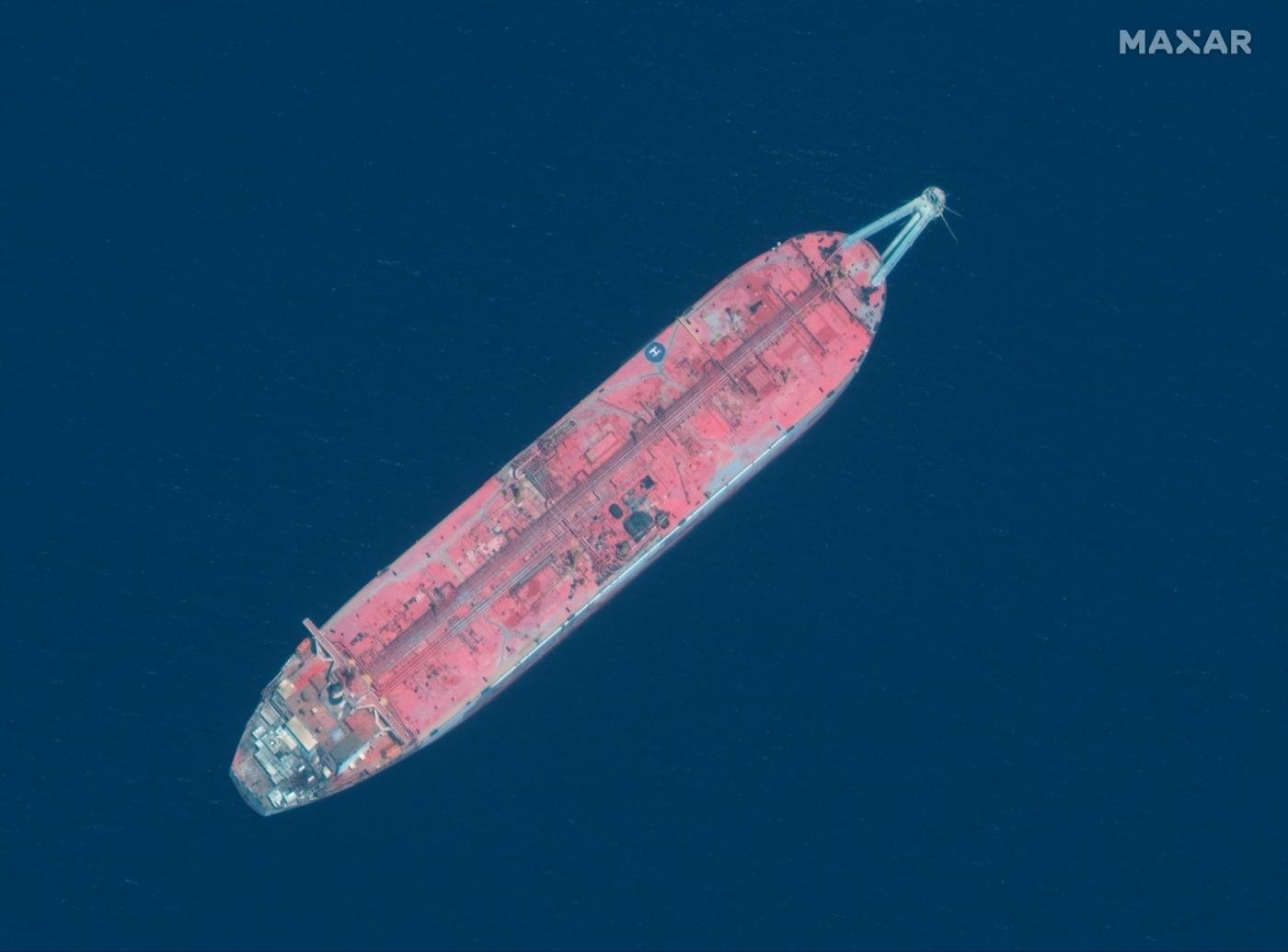 Cette image satellite présente une vue rapprochée du pétrolier FSO Safer, au large du port de Ras Isa, le 19 juin 2020 (Maxar Technologies)