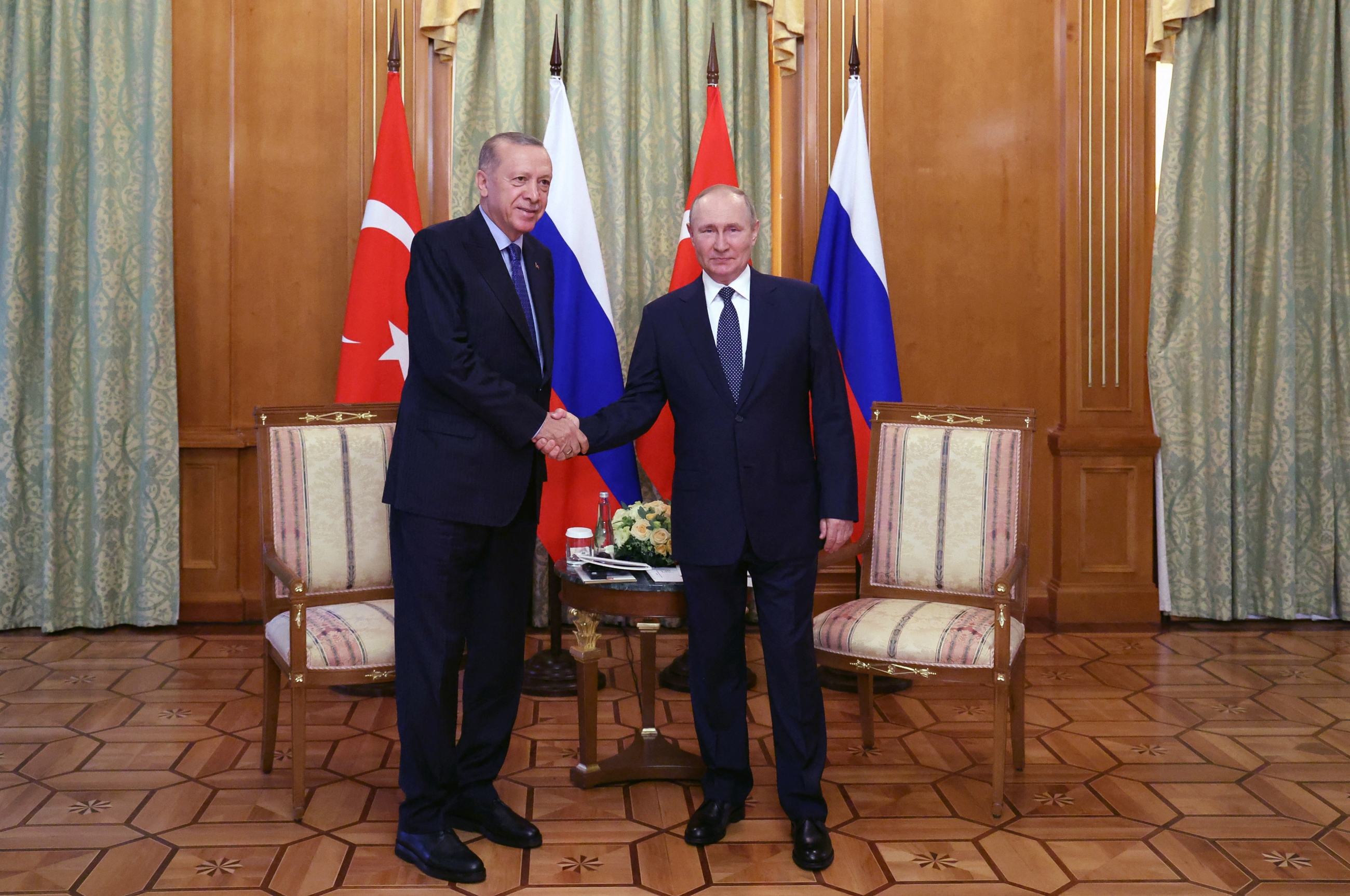 Turkey doubles Russian oil imports amid western sanctions | Middle East Eye