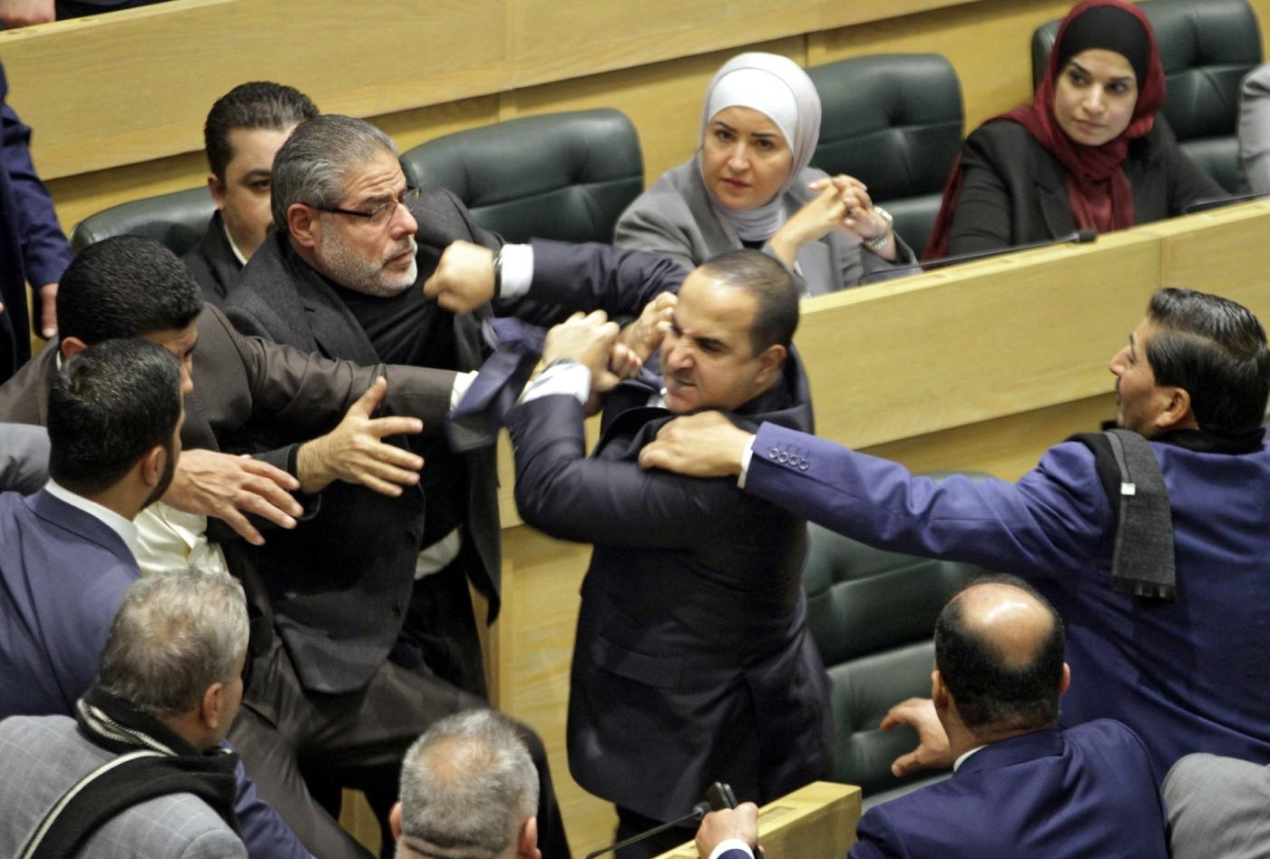 Des députés jordaniens sont séparés pendant une altercation au Parlement dans la capitale, Amman, le 28 décembre (AFP)