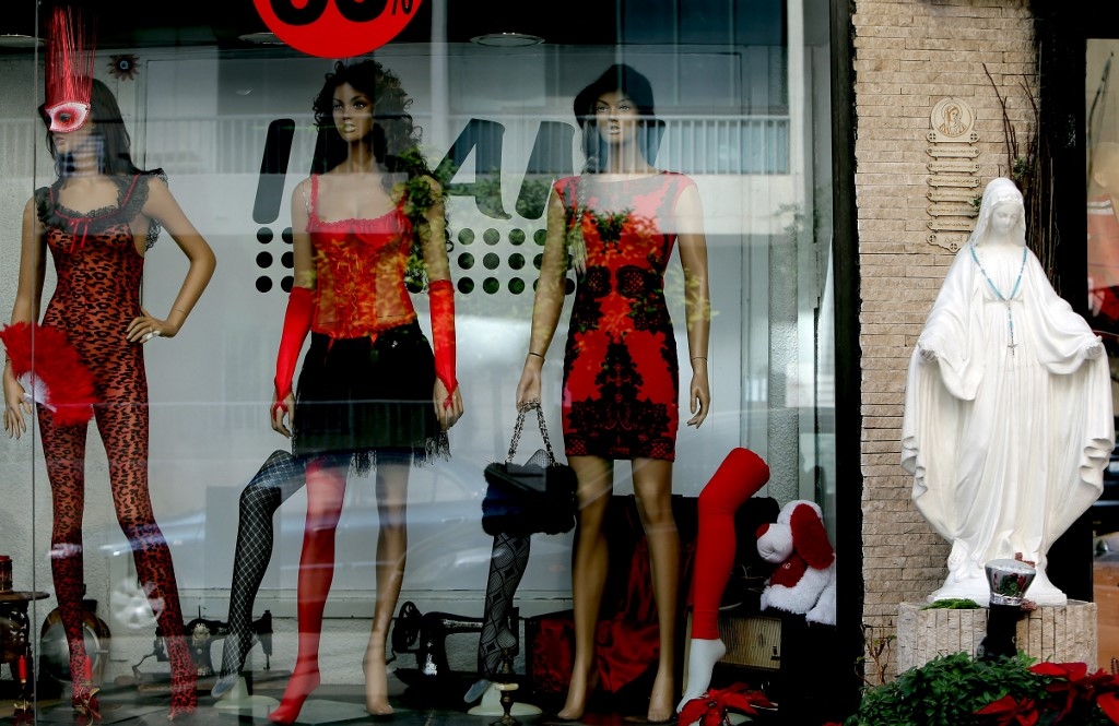 Magasin de lingerie dans le quartier de Aïn al-Rummaneh, à Beyrouth (AFP/Joseph Eid)