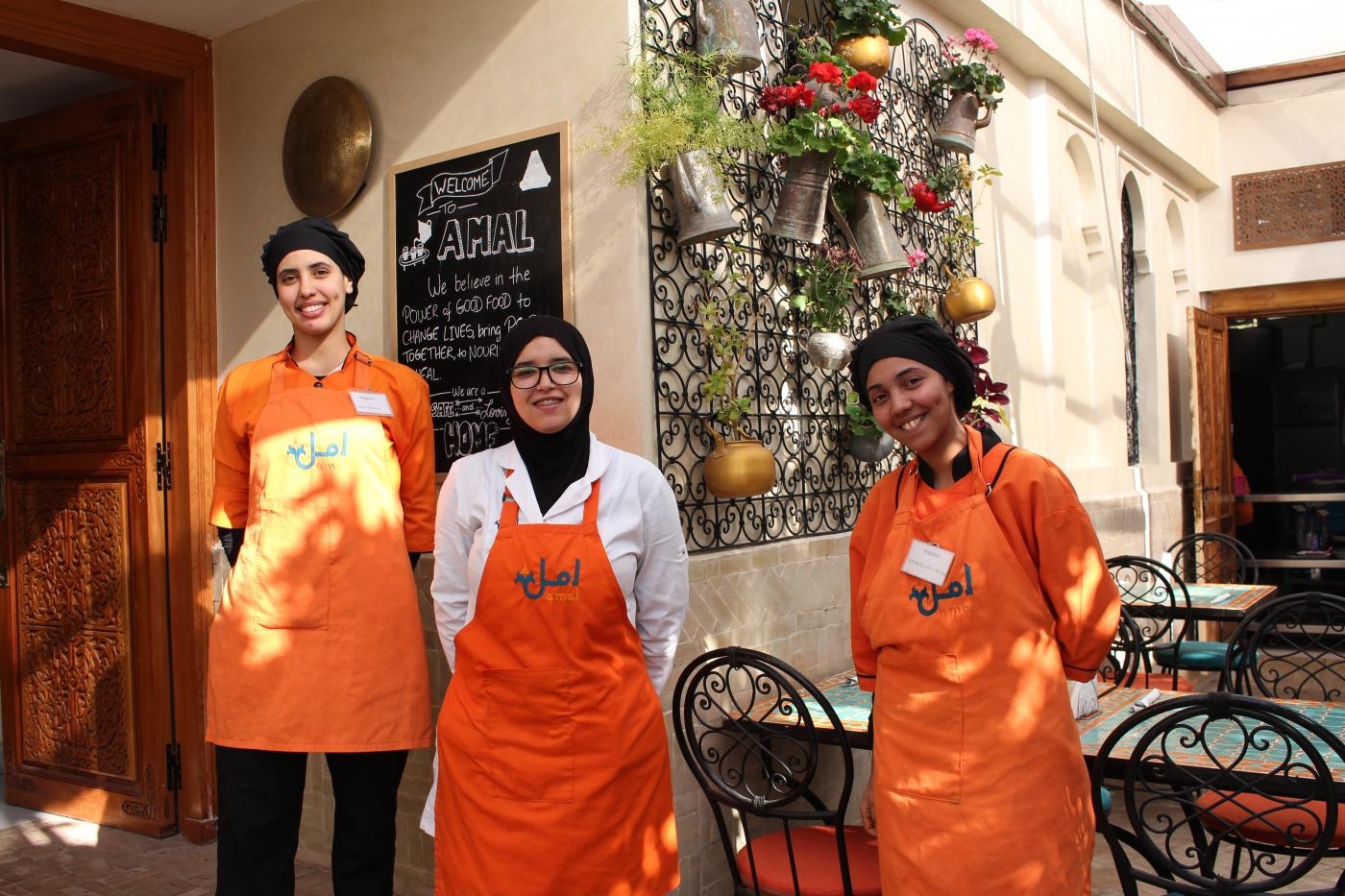 Le centre Amal offre à ses stagiaires une expérience pratique en cuisine avant qu’elles ne se qualifient pour un emploi à temps plein dans le secteur de l’hôtellerie (Amal Training Centre and Restaurant)