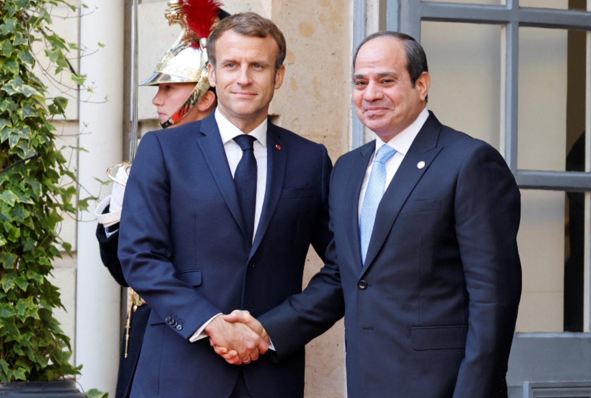 French President Emmanuel Macron, the current president of the EU Council, with Egyptian President Abdel Fattah el-Sisi in Paris in November 2021 (AFP)