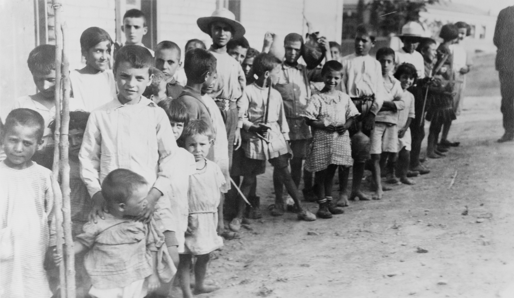 Greek and Armenian refugee children near Athens, 1923 (Wikicommons)