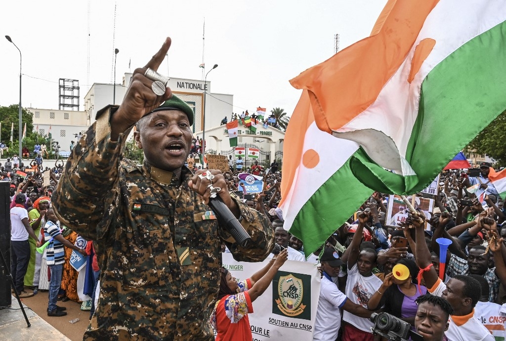 Niger's Army sergeant and artist Maman Sani Maigochi performs as supporters of Niger's National Concil of Sefeguard of the Homeland (CNSP) gather at Place de la Concertation in Niamey on August 20, 2023. (AFP)