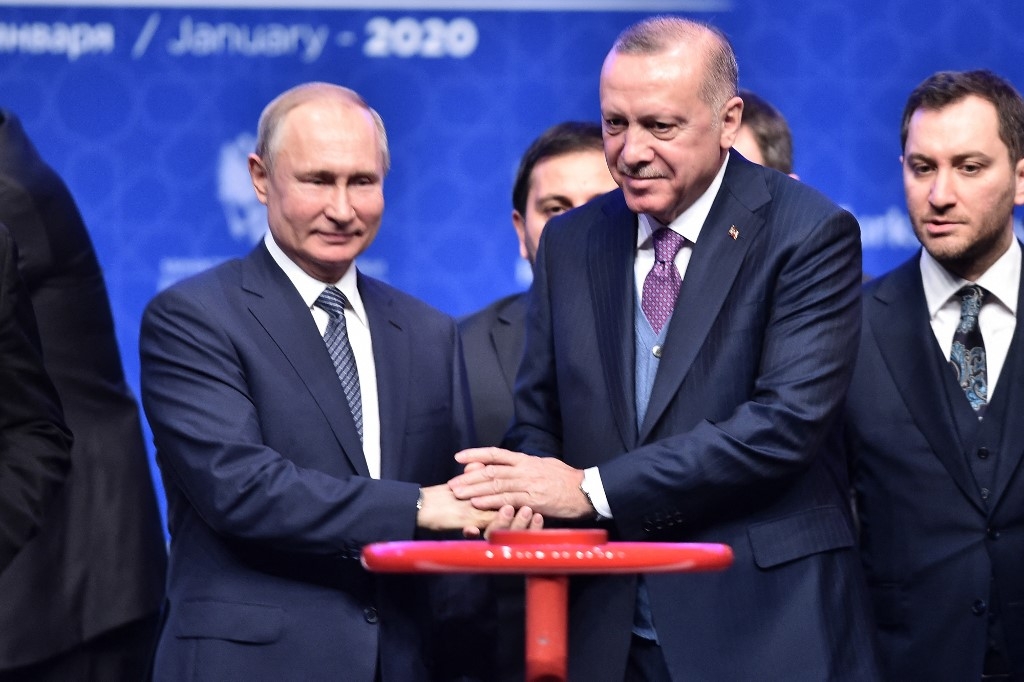 Turkish President Recep Tayyip Erdogan (R) and Russian President Vladimir Putin (L) attend an inauguration ceremony of a new gas pipeline "TurkStream" on January 8, 2020 in Istanbul.  (AFP)