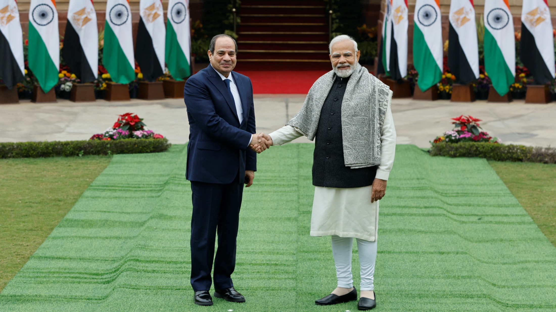 Egyptian President Abdel Fattah el-Sisi shakes hands with Indian Prime Minister Narendra Modi before their meeting at the Hyderabad House in New Delhi, 25 January 2023 (Reuters)