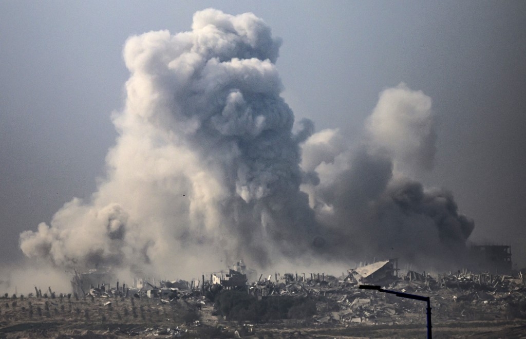 Smoke billows after an Israeli strike in the southern Gaza Strip near the Israel border, 4 December 2023 (AFP)