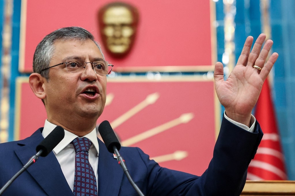 Turkey: Secularist opposition leader is against removal of Arabic signs in cities*