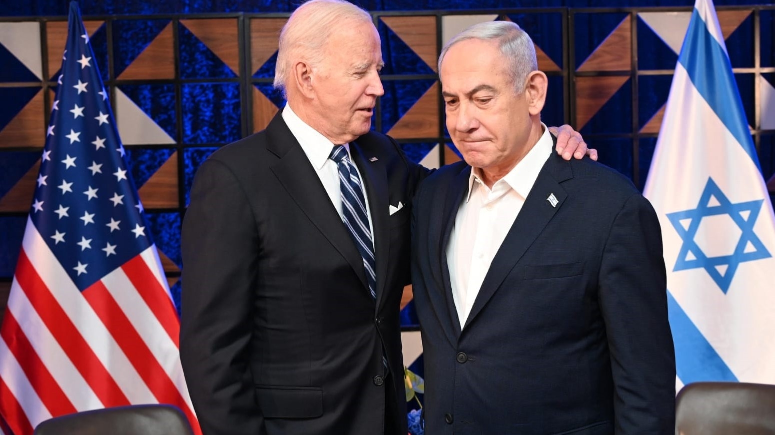 Le président américain Joe Biden (à gauche) et le Premier ministre israélien Benyamin Netanyahou se rencontrent à Tel Aviv, le 18 octobre 2023 (Reuters)
