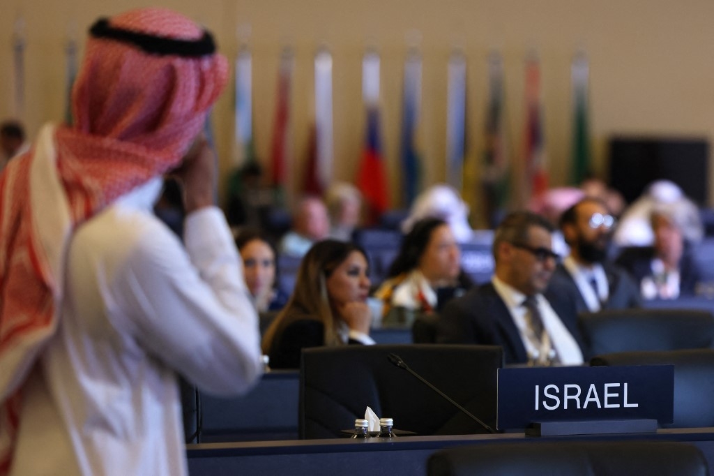 Lors de la 45e session étendue du comité du patrimoine mondial de l’UNESCO à Riyad, le 11 septembre, une plaque a été posée pour réserver le siège de la délégation d’Israël (AFP/Fayez Nureldine)