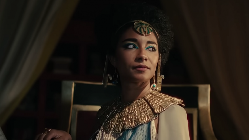 C’est l’actrice noire américaine, Adele James qui interprète le rôle de la reine égyptienne Cléopâtre (capture d’écran) 