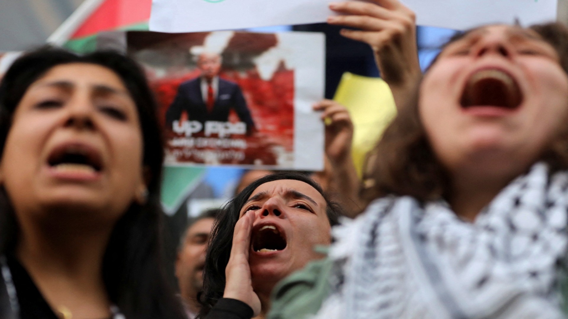 Women protest against the Israeli onslaught on Gaza, in front of Egypt's Journalists Syndicate, in Cairo, Egypt, 19 October 2023 (Reuters)