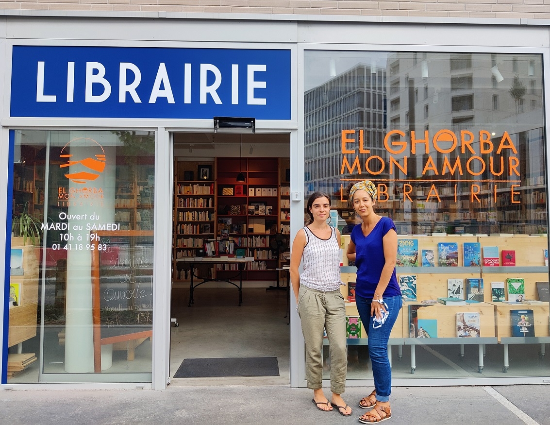 La librairie El Ghorba mon amour a pour objectif de mettre en avant l’histoire du quartier des Provinces françaises à Nanterre, de ses habitants majoritairement issus de l’immigration, tout en offrant un contenu généraliste (MEE/Nadia Bouchenni)