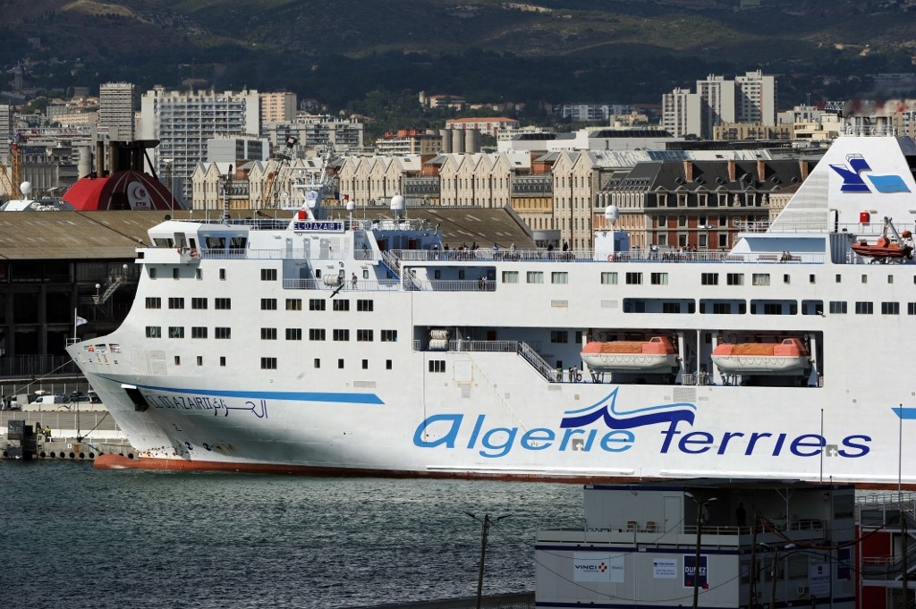El Djazair II, un navire de la compagnie maritime Algérie Ferries, quitte Marseille avant son départ pour l’Algérie, le 13 juillet 2011 (AFP/Gérard Julien)