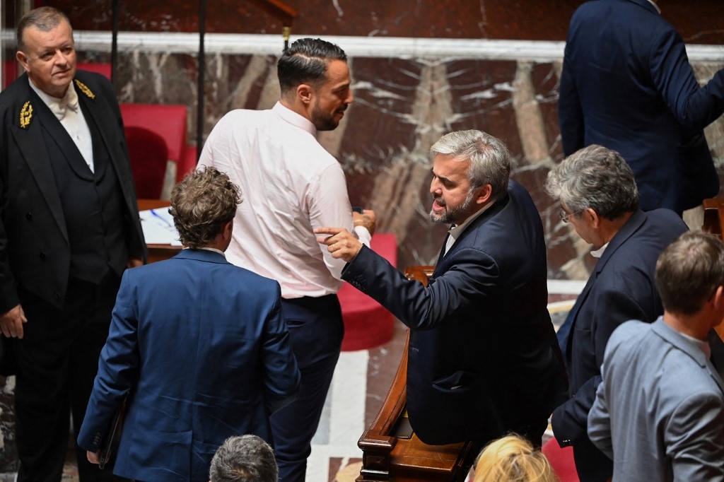 Des députés de la NUPES quittent la séance du Parlement après les accusations d’« antisémitisme » formulées par le ministre de la Justice (AFP/Alain Jocard)