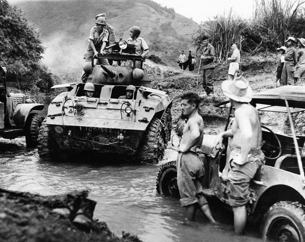 Aussitôt la Seconde Guerre mondiale terminée, la France fait de nouveau appel au 4e Régiment de tirailleurs tunisiens (4e RTT) pour rétablir sa souveraineté en Indochine. Le 4e RTT est donc reconstitué dès le 1er février 1949 et l’expédition des 2e et 3e bataillon au Cambodge puis au Sud-Vietnam dure jusqu’en 1955 (AFP)  