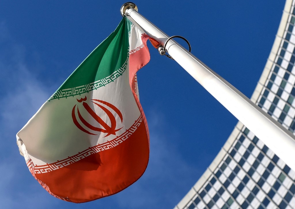 The restoration of its voting rights allowed Iran to vote in the General Assembly in the election of five new non-permanent members to the Security Council.