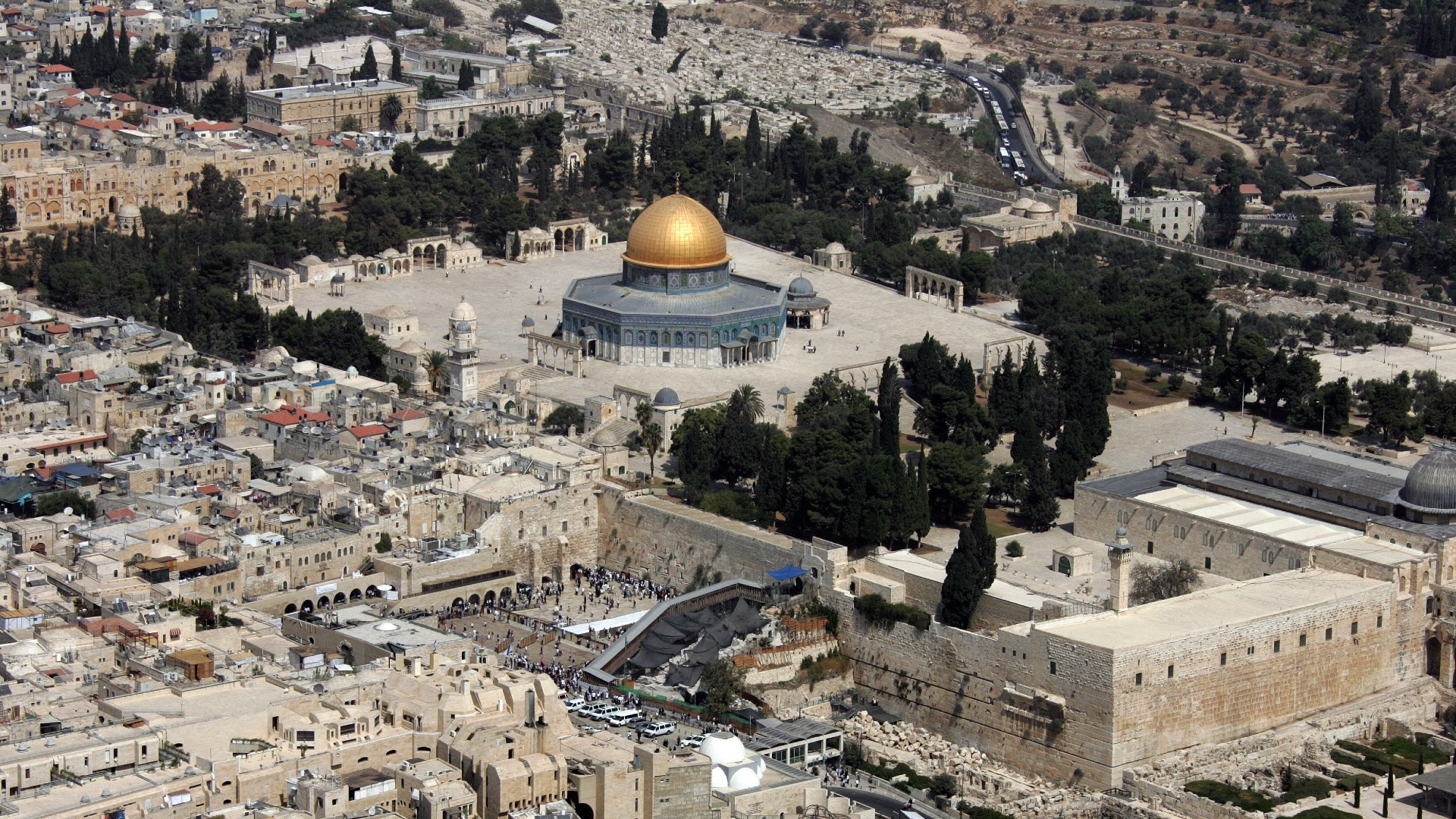 An aerial view shows the Western Wall and the Al-Aqsa mosque in occupied East Jerusalem (AFP)