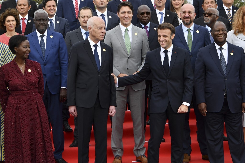 Kais Saied et Emmanuel Macron lors du sommet de la Francophonie à Djerba, en Tunisie, le 19 novembre 2022 (AFP/Fethi Belaid)