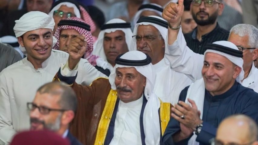Les chefs tribaux du Sinaï Ibrahim al-Organi (à droite) et son fils Essam al-Organi (à gauche) assistent à l’événement annonçant l’Union des tribus arabes, le 1er mai 2024 (Facebook/Alorgani)