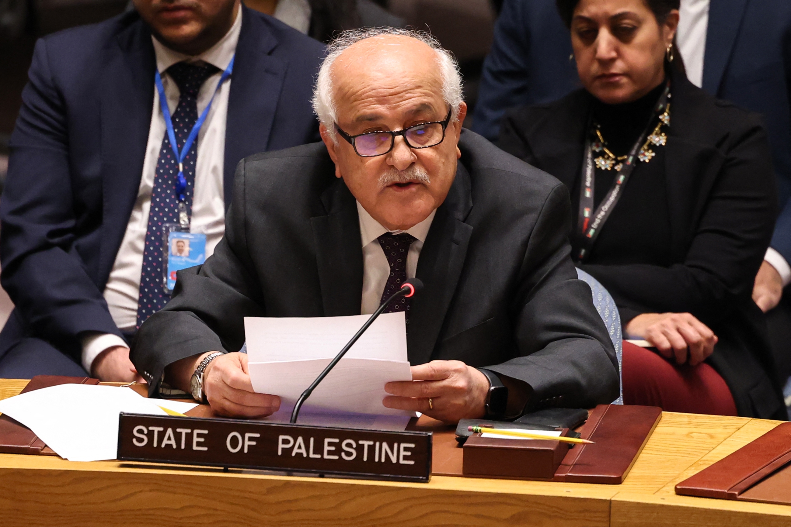 L'ambassadeur palestinien à l’ONU Riyad Mansour annonce, « à la demande des dirigeants palestiniens », relancer cette requête datant de 2011 et appelle le Conseil à l’examiner « en avril 2024 » (Charly Triballeau/AFP)