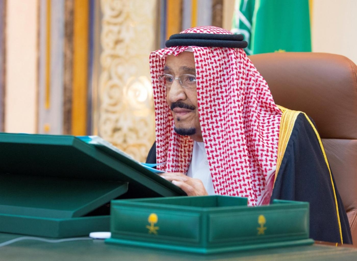 Le roi Salmane d’Arabie saoudite préside une réunion virtuelle du gouvernement à Riyad le 22 juillet 2020 (SPA/AFP)