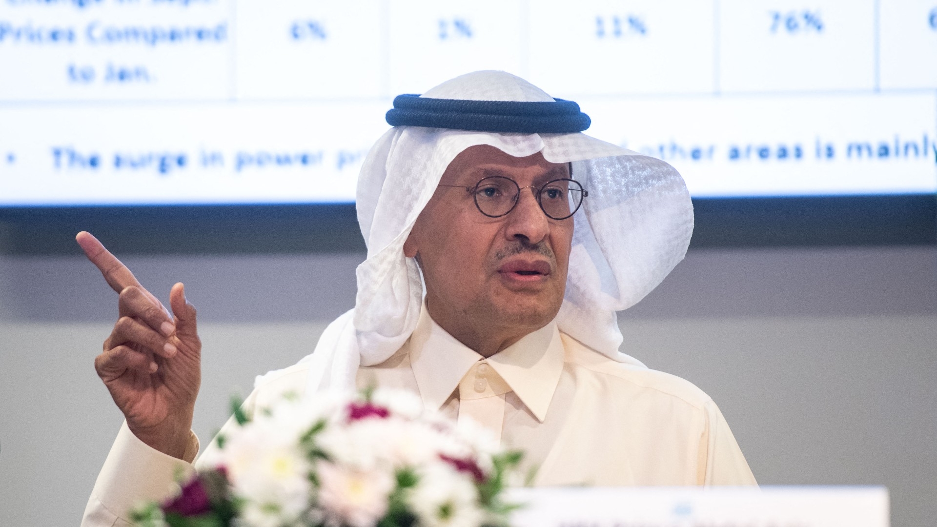 Le ministre saoudien de l’Énergie Abdelaziz ben Salmane participe à une conférence de presse après le 45e réunion du Comité ministériel conjoint de suivi et la 33e réunion ministérielle OPEP et non-OPEP à Vienne (Autriche), le 5 octobre 2022 (AFP)