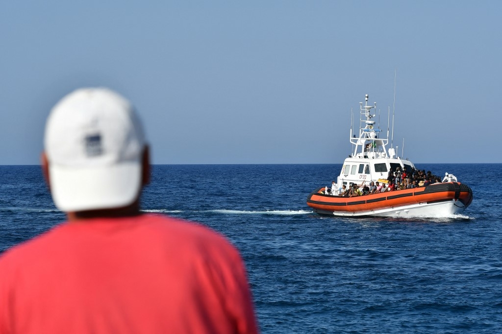 Face à une situation économique et sociale qui s’est encore détériorée, des milliers de Tunisiens ont également quitté le pays clandestinement par la mer (AFP/Alberto Pizzoli) 