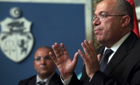Le ministre tunisien de l’Intérieur a justifié lundi l’arrestation de l’homme fort d’Ennahdha, Noureddine Bhiri, par « des soupçons de terrorisme dans le dossier » (AFP/Fethi Belaïd)