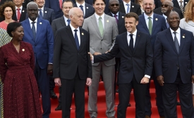 Kais Saied et Emmanuel Macron lors du sommet de la Francophonie à Djerba, en Tunisie, le 19 novembre 2022 (AFP/Fethi Belaid)