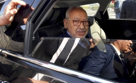 L’arrestation de Ghannouchi a eu lieu lundi soir, au moment de l’iftar, le repas de rupture de jeûne du Ramadan (AFP/Fethi Belaid)