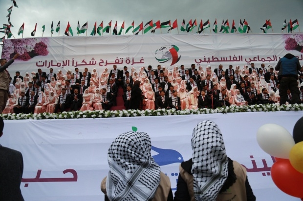 Some 400 Palestinian men and women got married in the mass wedding in Gaza City (MEE/Mohammed Asad)